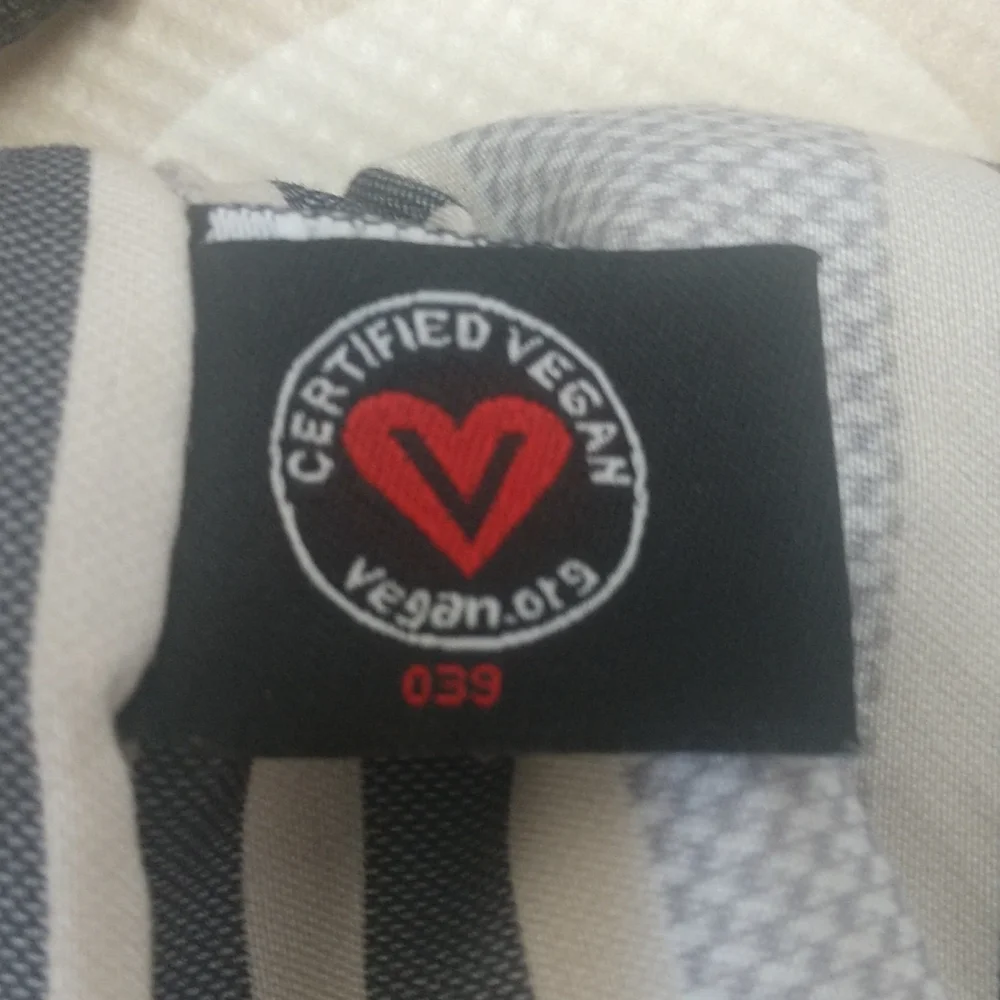 Urban Expressions vegan shoulder bag. Size 12x13
